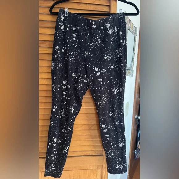 Torrid Black and White Splatter Print Leggings - Picture 3 of 3